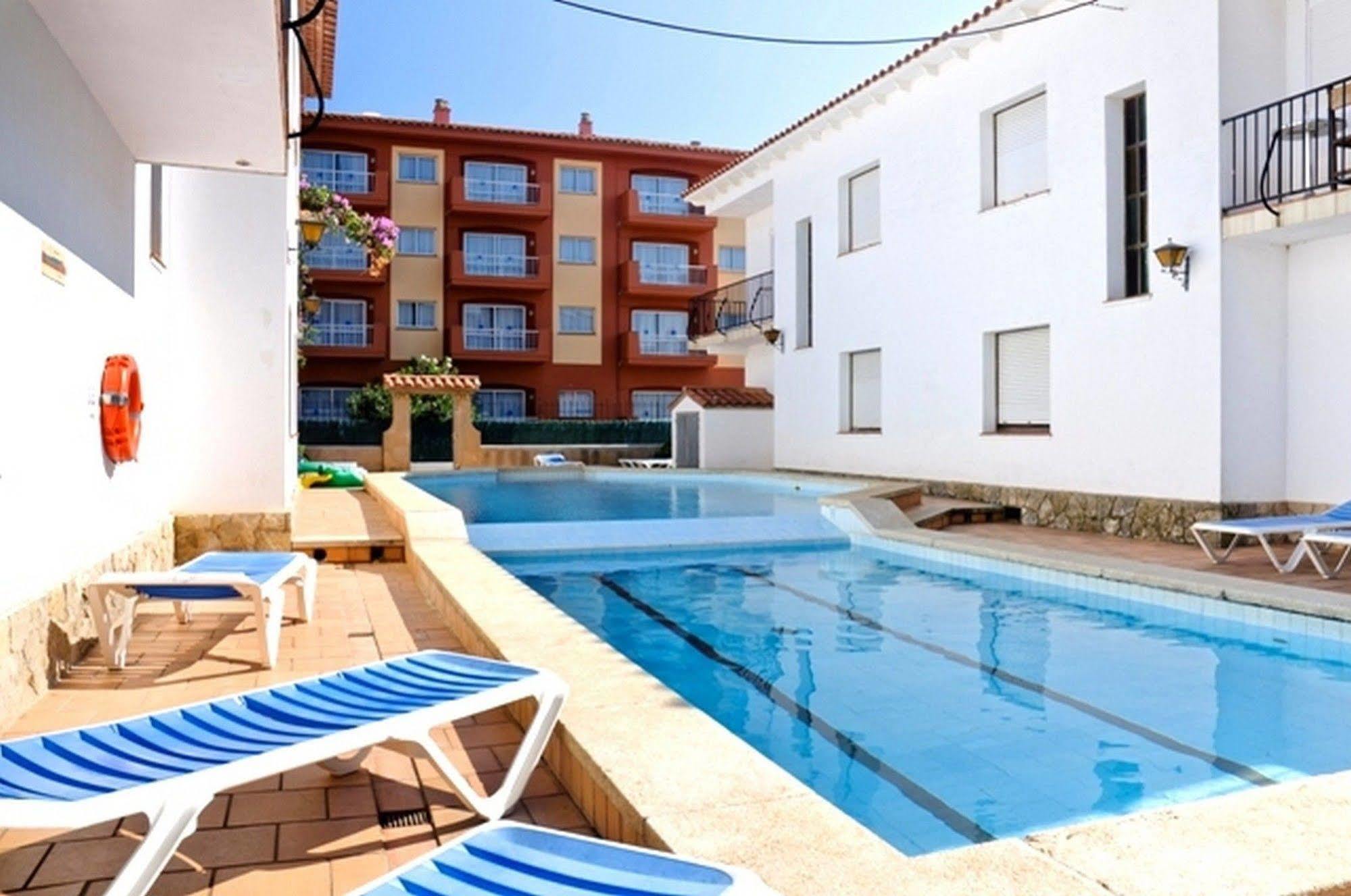 ל'אסטרטיט Rvapartaments Villas Piscis מראה חיצוני תמונה